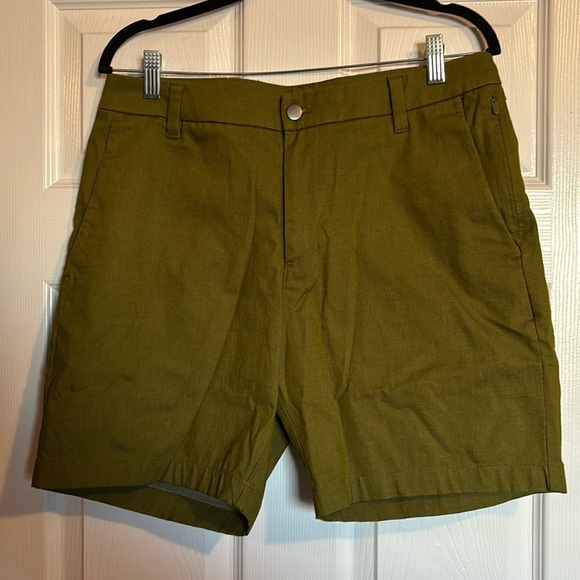 lululemon athletica Olive Green Men's Flat Front Shorts - Picture 1 of 9